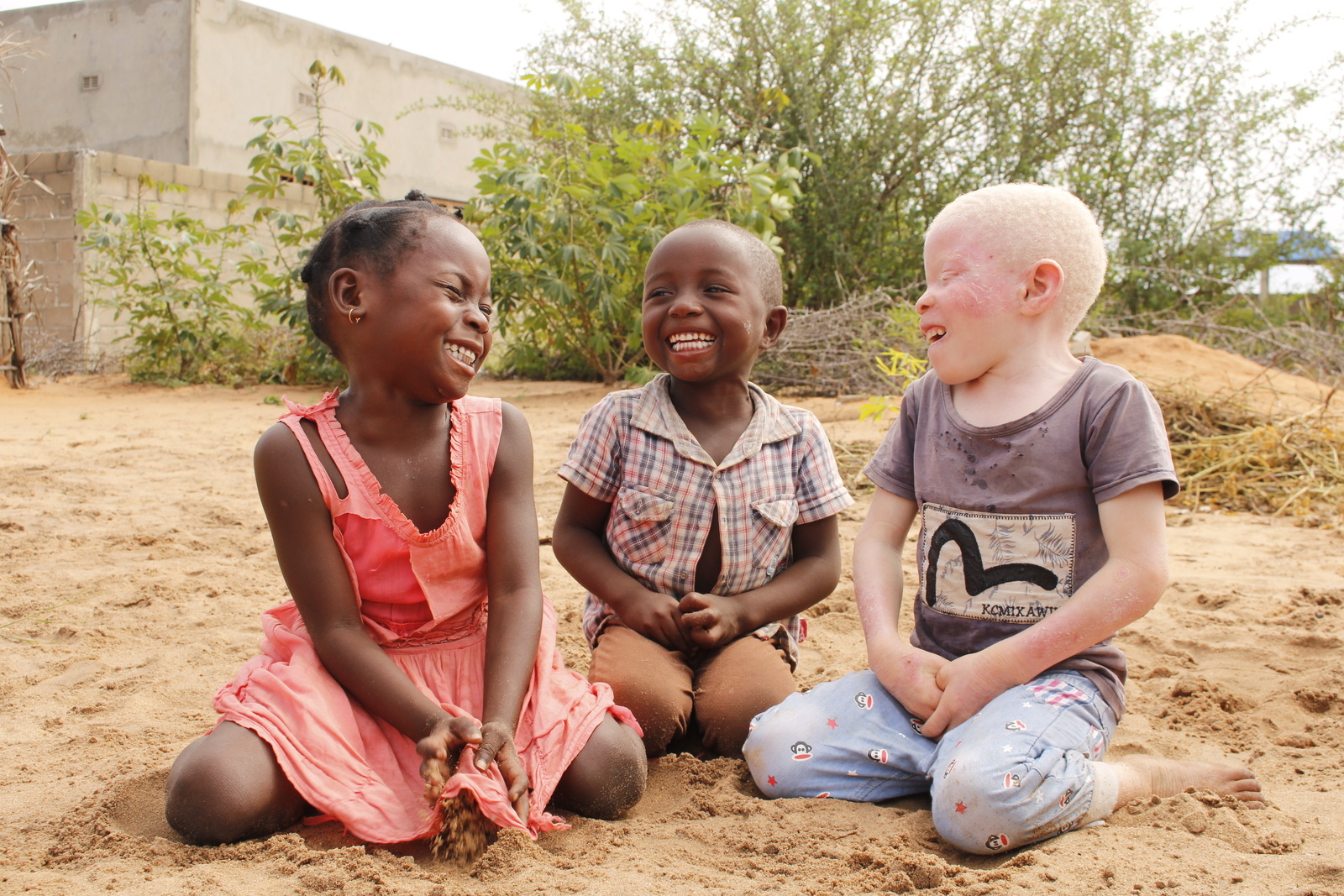 Diverse MHPSS activities including art, games, dance, and livelihood activities such as sewing. These various initiatives promote healing, social cohesion, inclusion, and women empowerment in Cabo Delgado, Mozambique. IOM 2023 / Amanda Nero