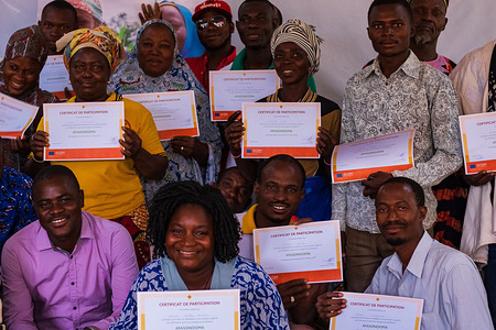 The Central-East region is the most affected community by irregular migration in Burkina Faso. In 2018, 56 per cent of migrants assisted to voluntary return to Burkina Faso by IOM came from this region. As part of its awareness raising activities, IOM trained 25 community actors from the Central-Eastern Region of Burkina Faso trained by the International Organization for Migration (IOM) in community mobilization techniques. The goal is to empower these voices to effectively raise awareness among young people about the dangers of irregular migration. Migration of young “able-bodies” from the region is more often due to a precarious economic situation, plus social and cultural motivations. Therefore, it is crucial to adopt participatory approach to raising awareness. Community mobilization responds to this need by enabling community members to take ownership of the theme, and by building their capacities to organizing community dialogue sessions to change attitudes and behaviours. More than 2,300 stranded migrants have voluntarily returned to Burkina Faso under the EU-IOM Joint Initiative for the Protection and Reintegration of Migrants (as of October 2019). Launched in December 2016 with funding from the EU Trust Fund for Africa (EUTF), the EU-IOM Joint Initiative for the Protection and Reintegration of Migrants is the first global programme to save lives, protect and assist migrants along key migration routes in Africa