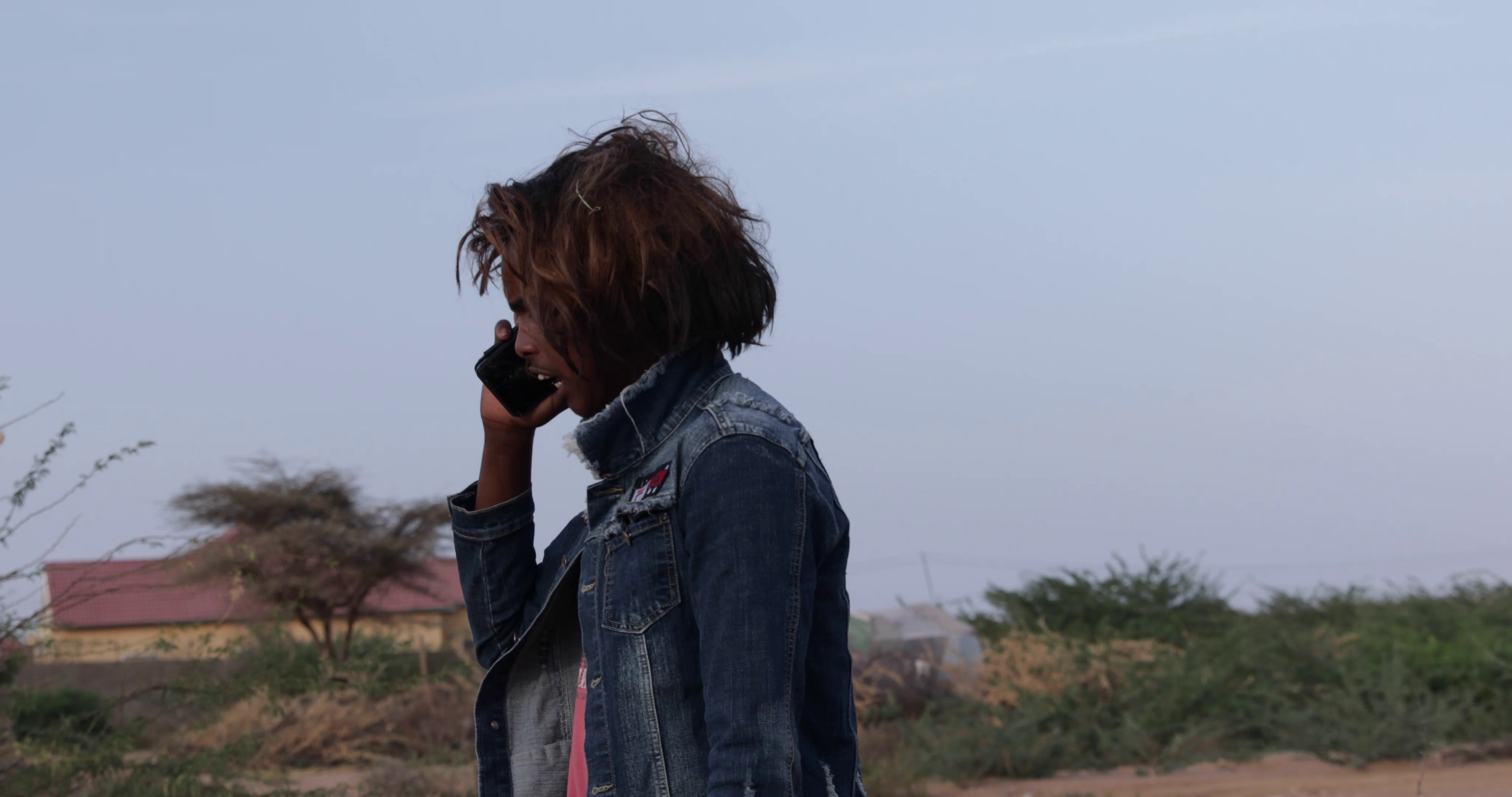 Somali returnees produce a film which re-enacts their experiences travelling to Libya irregularly and showcases the dangers of their journey. The returnees hope that by showing this film  locally that it raises awareness to the dangerous of irregular migration.