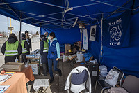 IOM Deputy Director General Ugochi Daniels visits the Vysne Nemecke crossing point in Slovakia. The border point features a wide range of assistance from several agencies as well as an IOM tent which provides essential information, DTM, and information advising refugees and TCNs on the potential risks of trafficking that can occur for those planning to take further transportation to other neighboring countries.