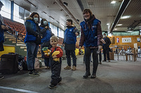 The Michalovce hotspot includes an IOM tent where IOM provides essential information, DTM, toys for children, and information advising refugees and TCNs on the potential risks of trafficking that can occur for those planning to take further transportation to other neighboring countries.
