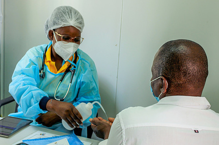 Through IOM's Health Programme, over 21,000 mine workers have received comprehensive screening in Mozambique.