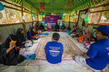 IOM conducts suicide prevention talks to raise awareness and build mental health capacity in Cox’s Bazar refugee camp, Bangladesh.