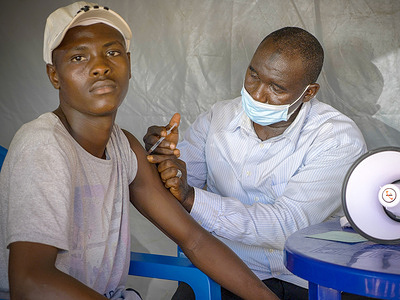 IOM ran an extensive vaccination campaign against COVID-19 for mobile populations in eighteen identified sites in Conakry, the capital of Guinea.