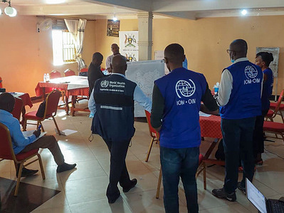IOM members conducting the Population Mobility Mapping (PMM) to collect preliminary information on migration routes and available social services.