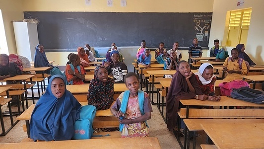 In Mainé-Soroa, the arrival of internally displaced persons fleeing attacks perpetrated by non-state armed groups has affected the education sector. The primary school's reception capacity was limited, and the facility was obsolete, offering an environment to children from local communities that was not conducive to learning. In 2022, the Niger Community Cohesion Initiative (NCCI) programme renovated and equipped the primary school to improve conditions for learning and reduce the dropout rate. Ramatou, the principal of a primary school in Mainé-Soroa, a commune from the Diffa region at the heart of the Lake Chad Basin region and at the border with Nigeria, recalls what it was like before when classes were held under tents which amplified the high-temperature conditions without water and protective fencing a year before, a contrast to what it is today. Now the school boasts of six classrooms built with permanent materials, a shop, a kitchen, a borehole, four streetlights, an electricity meter, and four fire extinguishers. The school can now decently host 913 students, 475 of which are girls, many of them displaced and the refugee communities. The impact of the rehabilitation of school premises is evident on students' grades and performance, and girls' retention rate with the number of dropouts decreased.